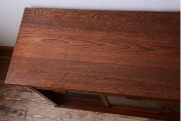 アンティーク家具　ナラ材天板のリメイク品!和製アンティークのモールガラス入り収納棚(戸棚・カウンターテーブル)