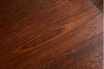 アンティーク家具　ナラ材天板のリメイク品!和製アンティークのモールガラス入り収納棚(戸棚・カウンターテーブル)