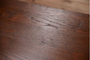 アンティーク家具　ナラ材天板のリメイク品!和製アンティークのモールガラス入り収納棚(戸棚・カウンターテーブル)