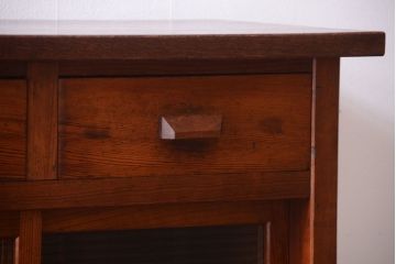 アンティーク家具　ナラ材天板のリメイク品!和製アンティークのモールガラス入り収納棚(戸棚・カウンターテーブル)