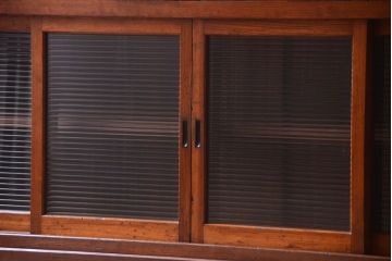 アンティーク家具　ナラ材天板のリメイク品!和製アンティークのモールガラス入り収納棚(戸棚・カウンターテーブル)