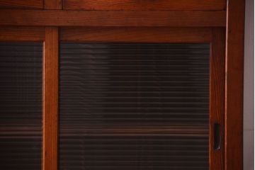 アンティーク家具　ナラ材天板のリメイク品!和製アンティークのモールガラス入り収納棚(戸棚・カウンターテーブル)