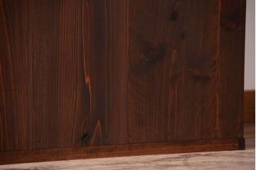 アンティーク家具　ナラ材天板のリメイク品!和製アンティークのモールガラス入り収納棚(戸棚・カウンターテーブル)