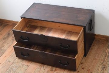 アンティーク家具　丸金具付き　シンプルな和製アンティーク衣装箪笥(時代箪笥ローボード)