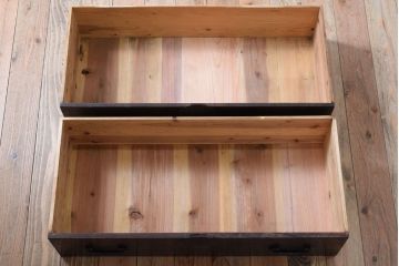 アンティーク家具　丸金具付き　シンプルな和製アンティーク衣装箪笥(時代箪笥ローボード)