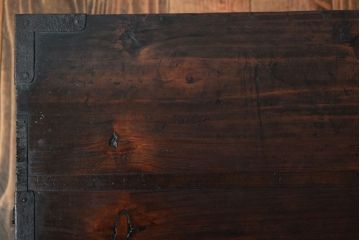 アンティーク家具　丸金具付き　シンプルな和製アンティーク衣装箪笥(時代箪笥ローボード)