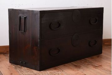 アンティーク家具　丸金具付き　シンプルな和製アンティーク衣装箪笥(時代箪笥ローボード)