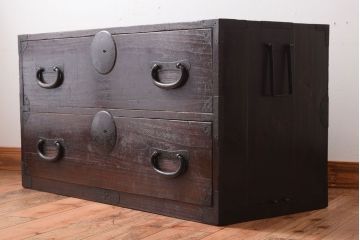 アンティーク家具　丸金具付き　シンプルな和製アンティーク衣装箪笥(時代箪笥ローボード)