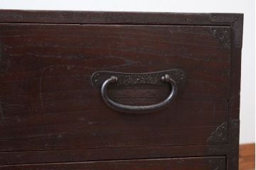 アンティーク家具　丸金具付き　シンプルな和製アンティーク衣装箪笥(時代箪笥ローボード)