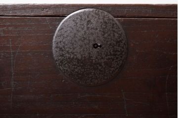 アンティーク家具　丸金具付き　シンプルな和製アンティーク衣装箪笥(時代箪笥ローボード)