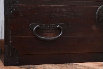 アンティーク家具　丸金具付き　シンプルな和製アンティーク衣装箪笥(時代箪笥ローボード)