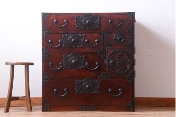 アンティーク家具　古民具・骨董　前面欅材使用!高級感あふれる小振りな衣装箪笥