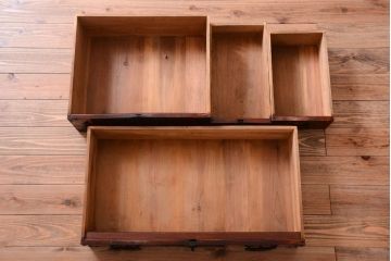 アンティーク家具　古民具・骨董　前面欅材使用!高級感あふれる小振りな衣装箪笥