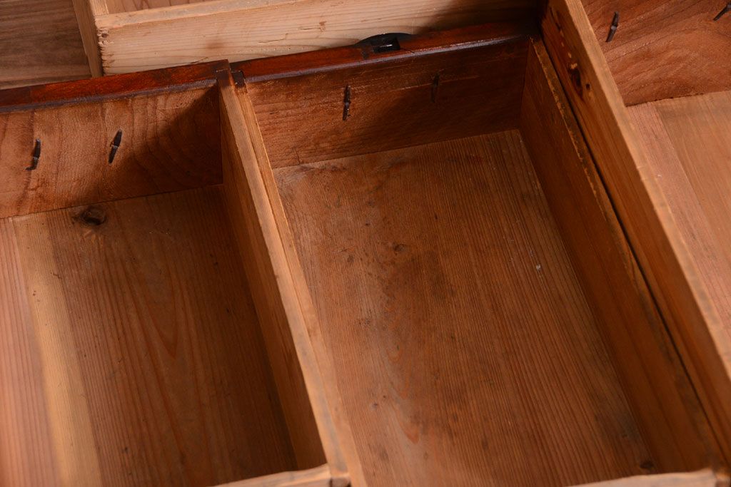 アンティーク家具　古民具・骨董　前面欅材使用!高級感あふれる小振りな衣装箪笥