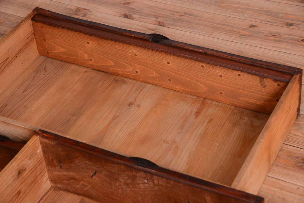 アンティーク家具　古民具・骨董　前面欅材使用!高級感あふれる小振りな衣装箪笥