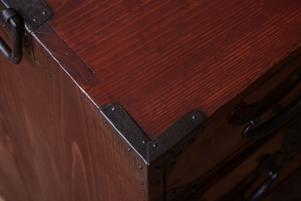 アンティーク家具　古民具・骨董　前面欅材使用!高級感あふれる小振りな衣装箪笥