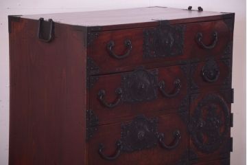 アンティーク家具　古民具・骨董　前面欅材使用!高級感あふれる小振りな衣装箪笥