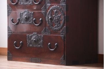 アンティーク家具　古民具・骨董　前面欅材使用!高級感あふれる小振りな衣装箪笥