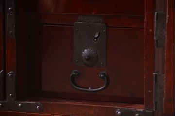 アンティーク家具　古民具・骨董　前面欅材使用!高級感あふれる小振りな衣装箪笥