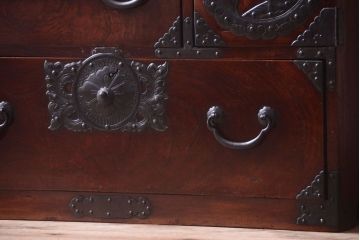 アンティーク家具　古民具・骨董　前面欅材使用!高級感あふれる小振りな衣装箪笥