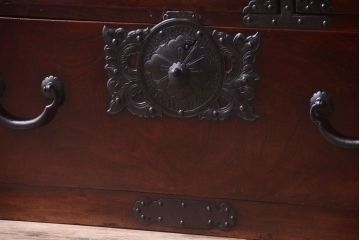 アンティーク家具　古民具・骨董　前面欅材使用!高級感あふれる小振りな衣装箪笥