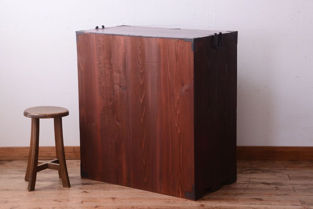 アンティーク家具　古民具・骨董　前面欅材使用!高級感あふれる小振りな衣装箪笥