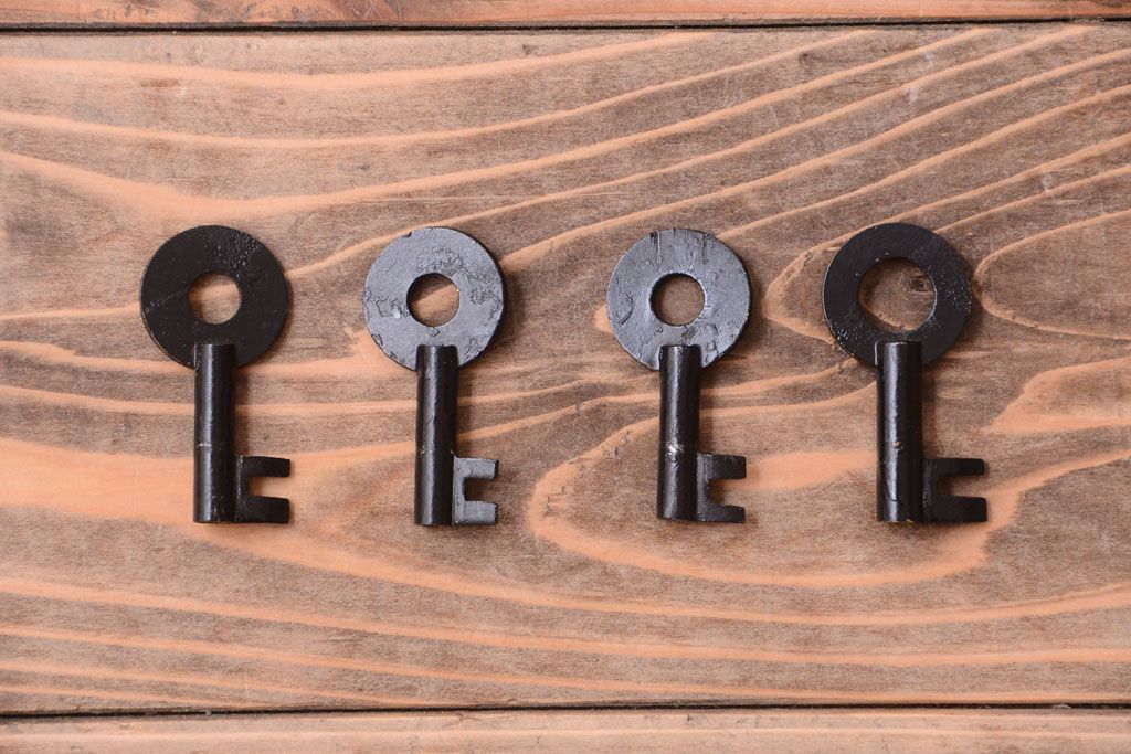 アンティーク家具　古民具・骨董　前面欅材使用!高級感あふれる小振りな衣装箪笥