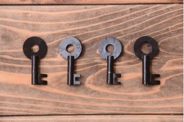 アンティーク家具　古民具・骨董　前面欅材使用!高級感あふれる小振りな衣装箪笥