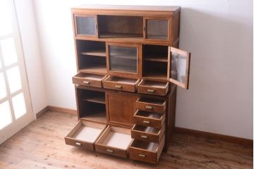 レトロ家具　気泡ガラス入り!古い木の昭和レトロなアンティーク食器棚(カップボード)