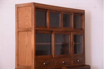 レトロ家具　気泡ガラス入り!古い木の昭和レトロなアンティーク食器棚(カップボード)