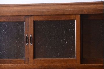 レトロ家具　気泡ガラス入り!古い木の昭和レトロなアンティーク食器棚(カップボード)