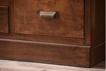 レトロ家具　気泡ガラス入り!古い木の昭和レトロなアンティーク食器棚(カップボード)