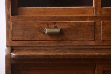 レトロ家具　気泡ガラス入り!古い木の昭和レトロなアンティーク食器棚(カップボード)