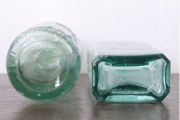 アンティーク雑貨　アンティーク　イギリス製のおしゃれな小瓶2つセット