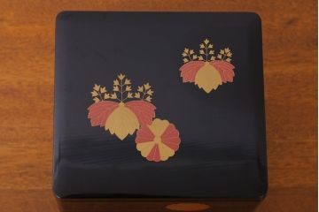 天平堂　漆器　木製　蒔絵　四段重箱　共箱