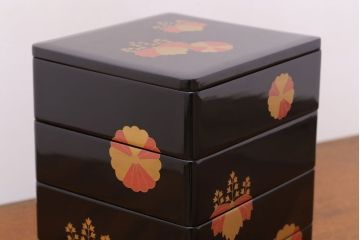 天平堂　漆器　木製　蒔絵　四段重箱　共箱