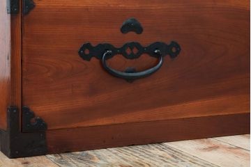 アンティーク家具　和製アンティーク　上質な二本松箪笥ローボード(衣装箪笥)