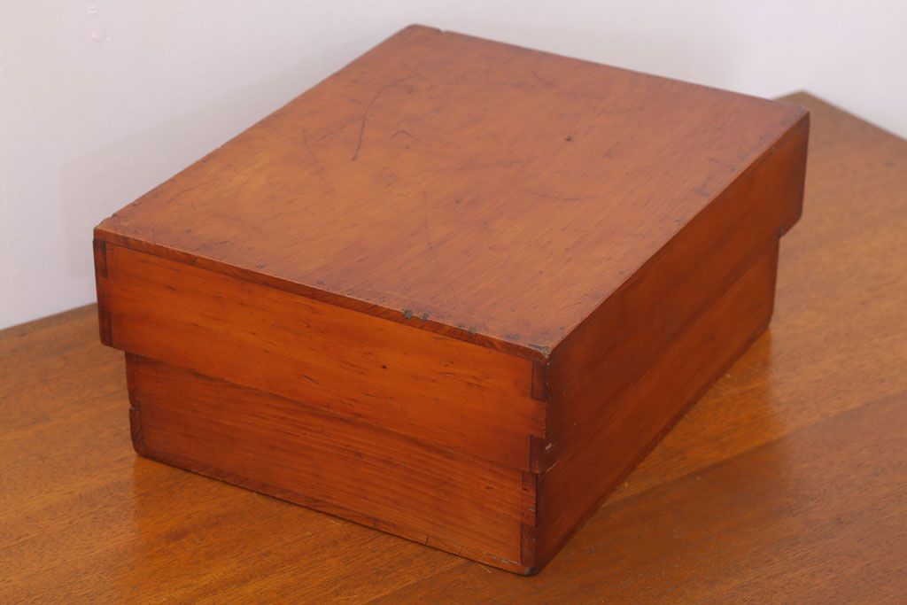 アンティーク雑貨　古い檜材のアンティーク小箱(木箱・小物収納箱)