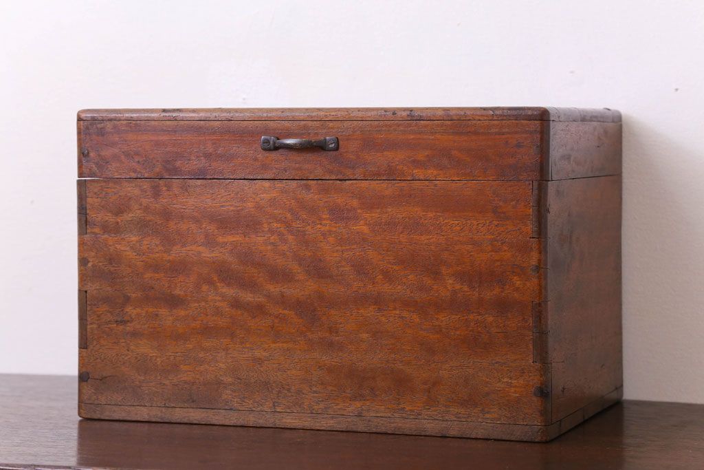 アンティーク雑貨　古い木製のアンティーク小箱(木箱・小物収納箱)