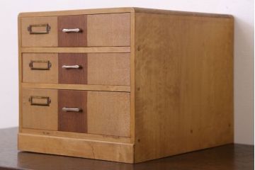 レトロ家具　ネームプレート付き!昭和レトロな3杯小引き出し