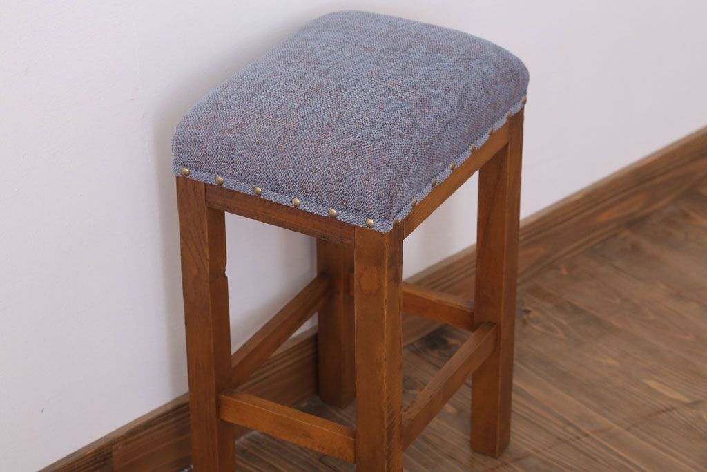 レトロ家具　古い木のレトロなクッション座面角スツール(1)