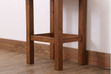 レトロ家具　古い木のレトロなクッション座面角スツール(1)
