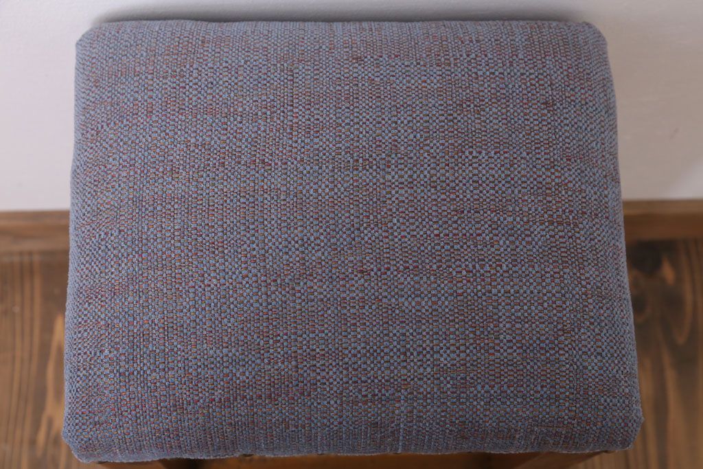 レトロ家具　古い木のレトロなクッション座面角スツール(1)