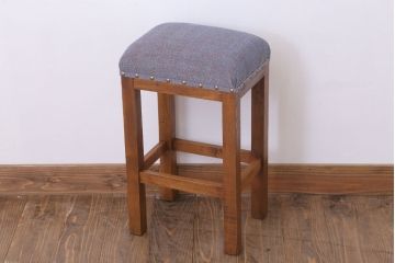 レトロ家具　古い木のレトロなクッション座面角スツール(1)