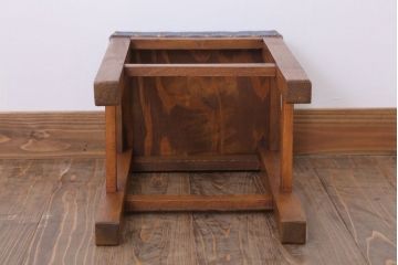 レトロ家具　古い木のレトロなクッション座面角スツール(1)