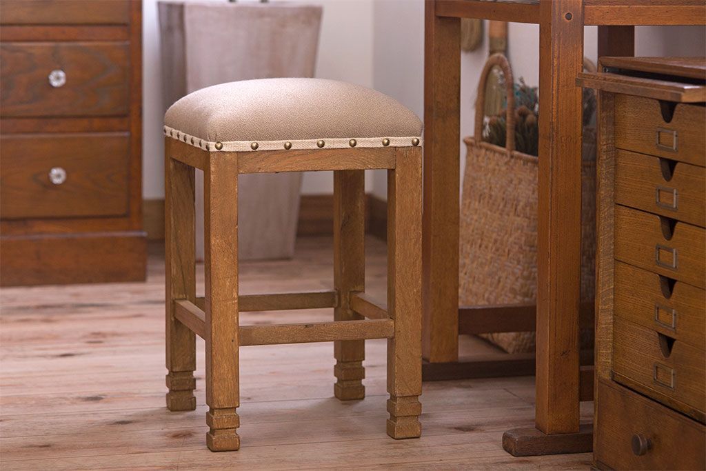 レトロ家具　古い木のレトロなクッション座面角スツール(2)