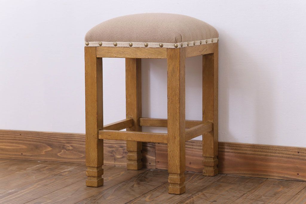 レトロ家具　古い木のレトロなクッション座面角スツール(2)