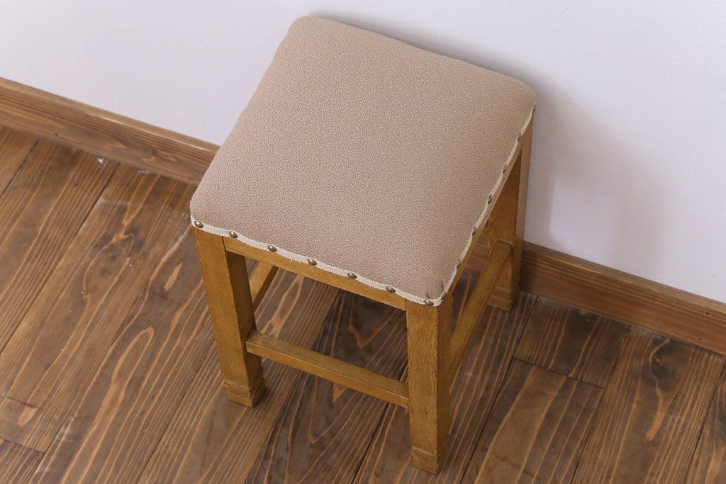 レトロ家具　古い木のレトロなクッション座面角スツール(2)
