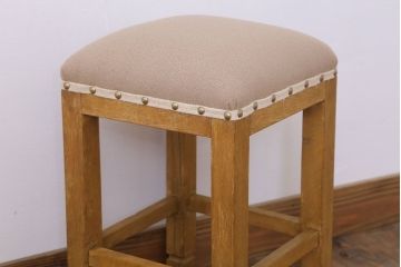 レトロ家具　古い木のレトロなクッション座面角スツール(2)