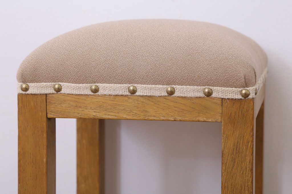 レトロ家具　古い木のレトロなクッション座面角スツール(2)